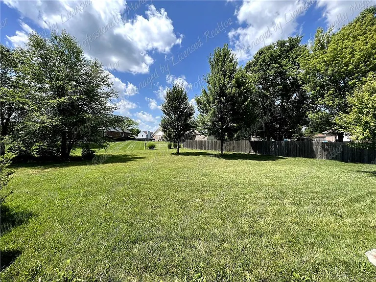 6353 Charlotte Ct — Photo 43