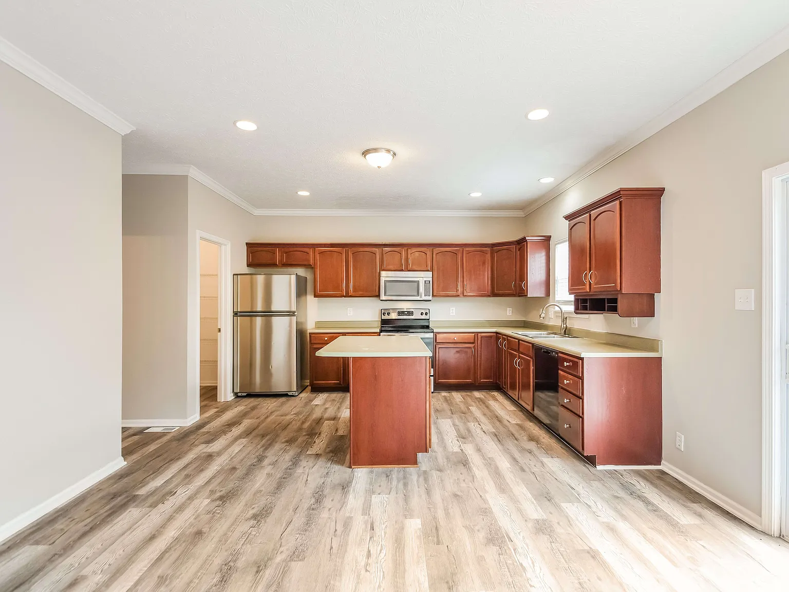 4 bed, 2.5 bath, 3130 sqft, $2,635 — Photo 3