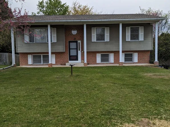 902 Pheasant Dr N, Carlisle, PA 17013