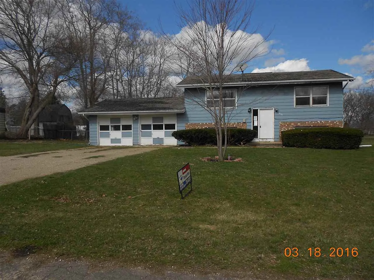 538 E Grove St photo 1