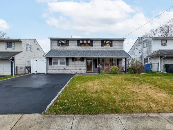 98 E 5th Ave, Port Reading, NJ 07064