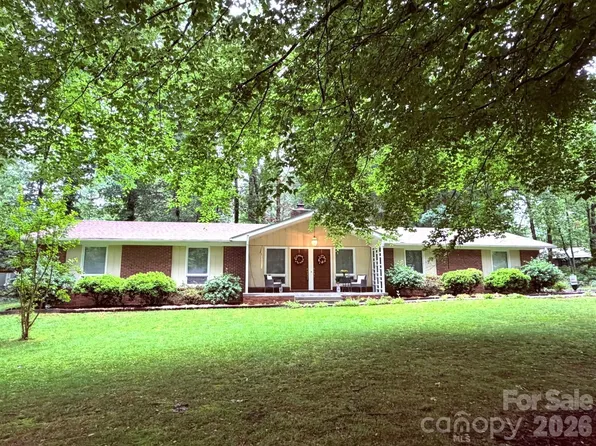 106 E Laurel Ln, Etowah, NC 28729