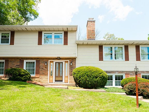 3rd image of 13 Applewood Dr