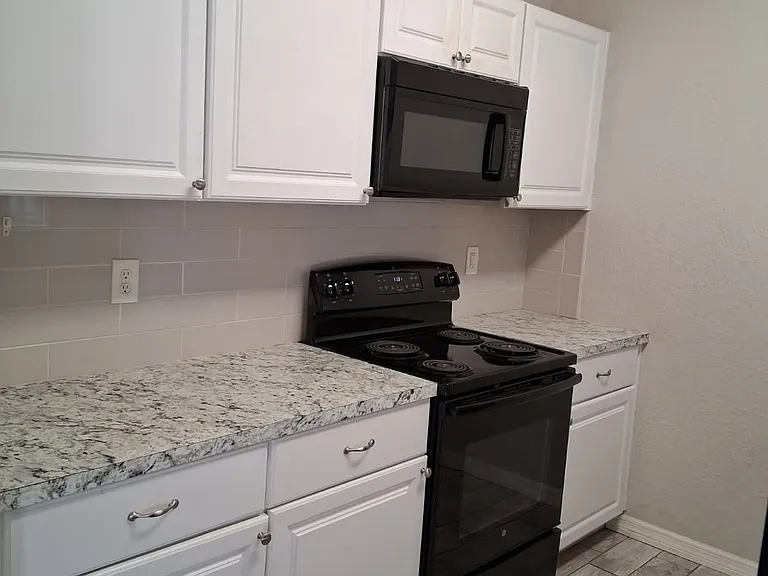1284 Malone Ave — Photo 3
