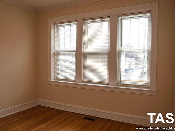 4th image of 5208 N Leavitt St #1