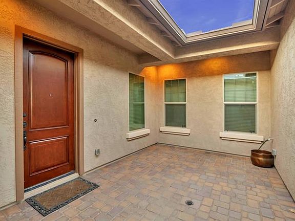 4th image of 1060 E Clifton Ave