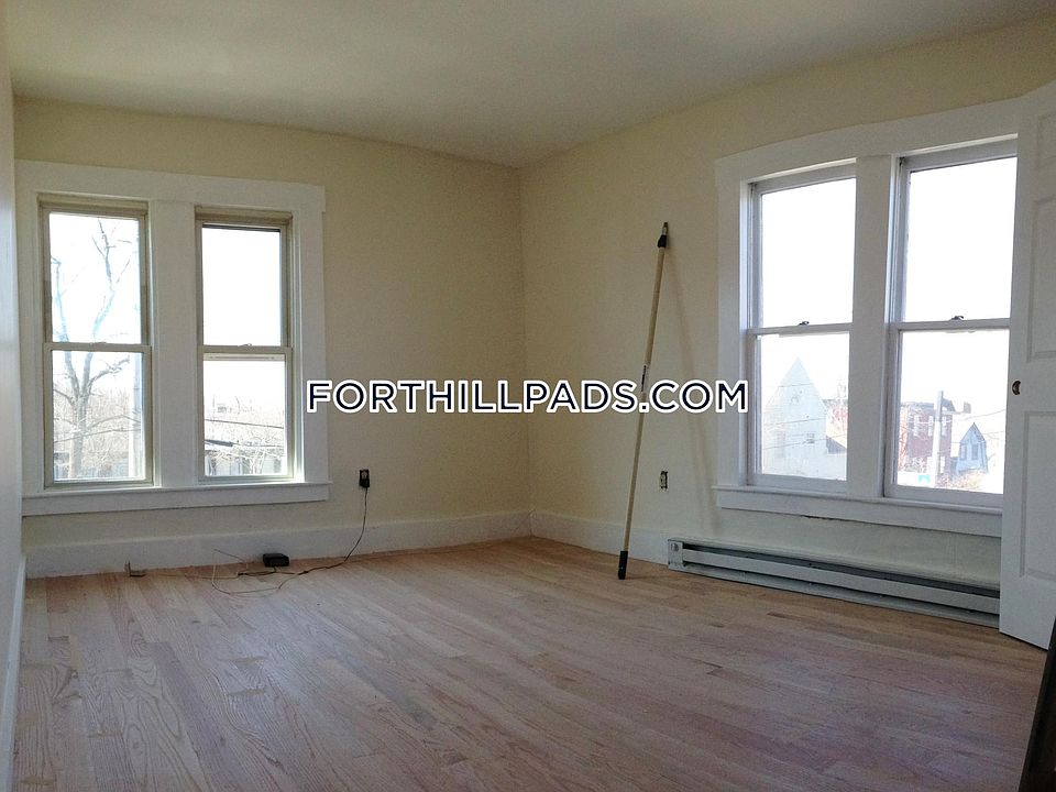 2nd image of 27 Linwood St APT 2A