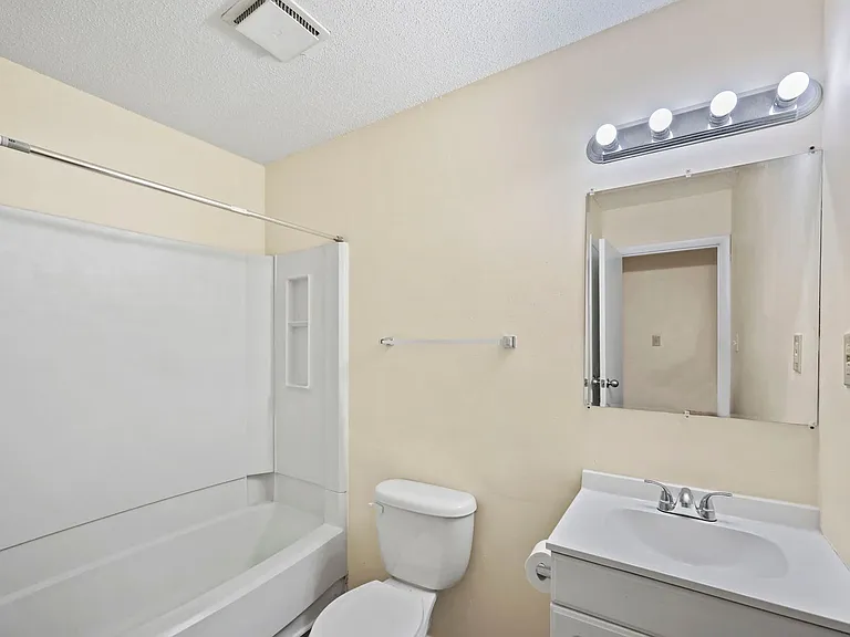 Country Creek Apartments — Photo 48