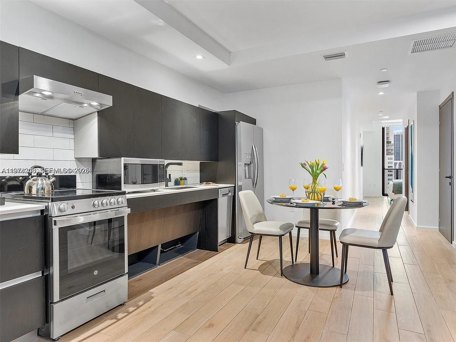 1 bed, 560 sqft, $3,500 — Photo 2