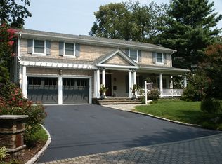 2 Highland Ave, Sea Cliff, NY 11579