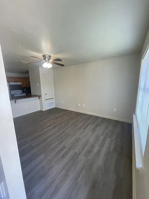 1101 Lansberry Ct — Photo 3