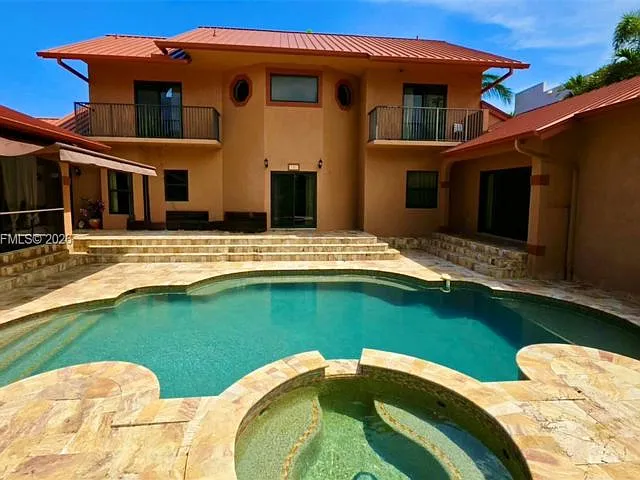 3 bed, 3.0 bath, $8,000 — Photo 2