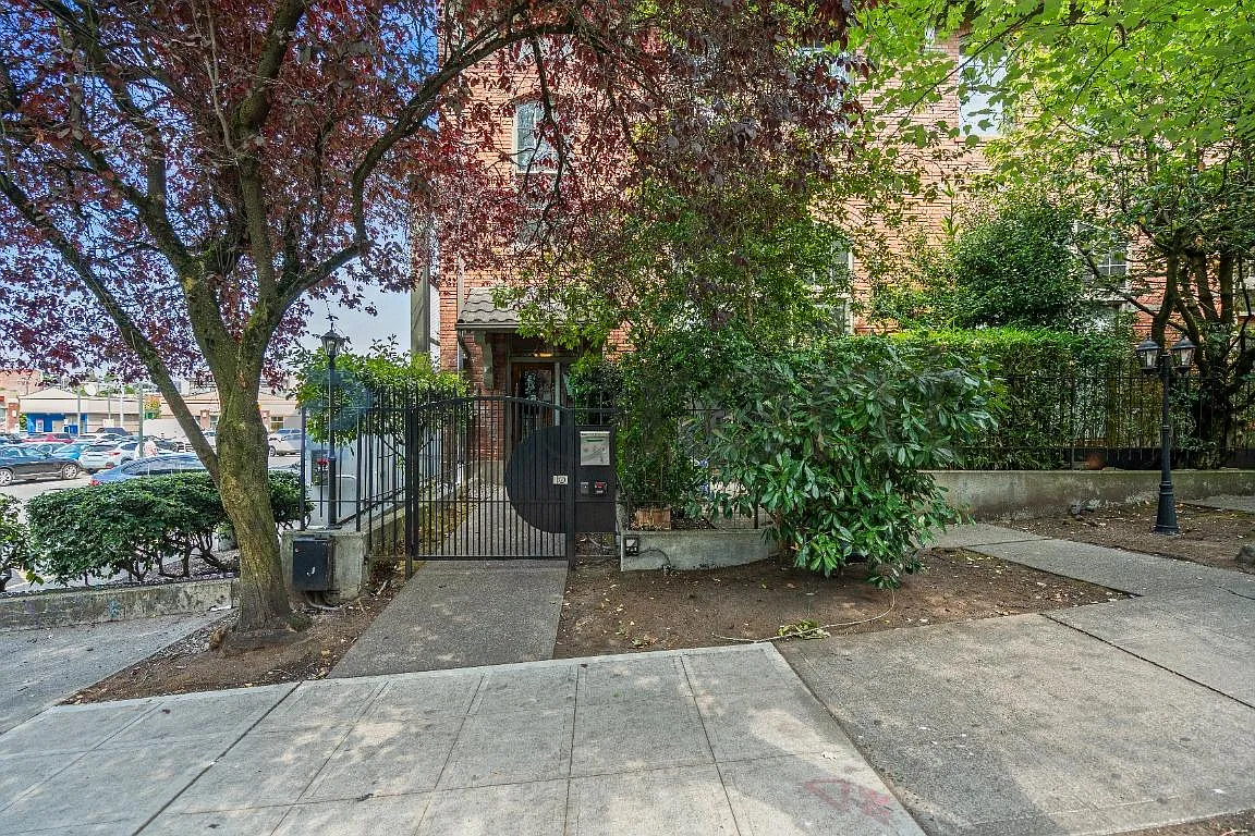 1 bed, 1.5 bath, 813 sqft, $2,575 — Photo 2