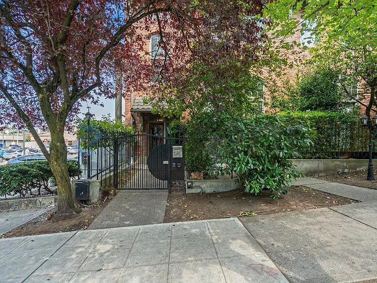 1406 Harvard Ave #16 — Photo 2