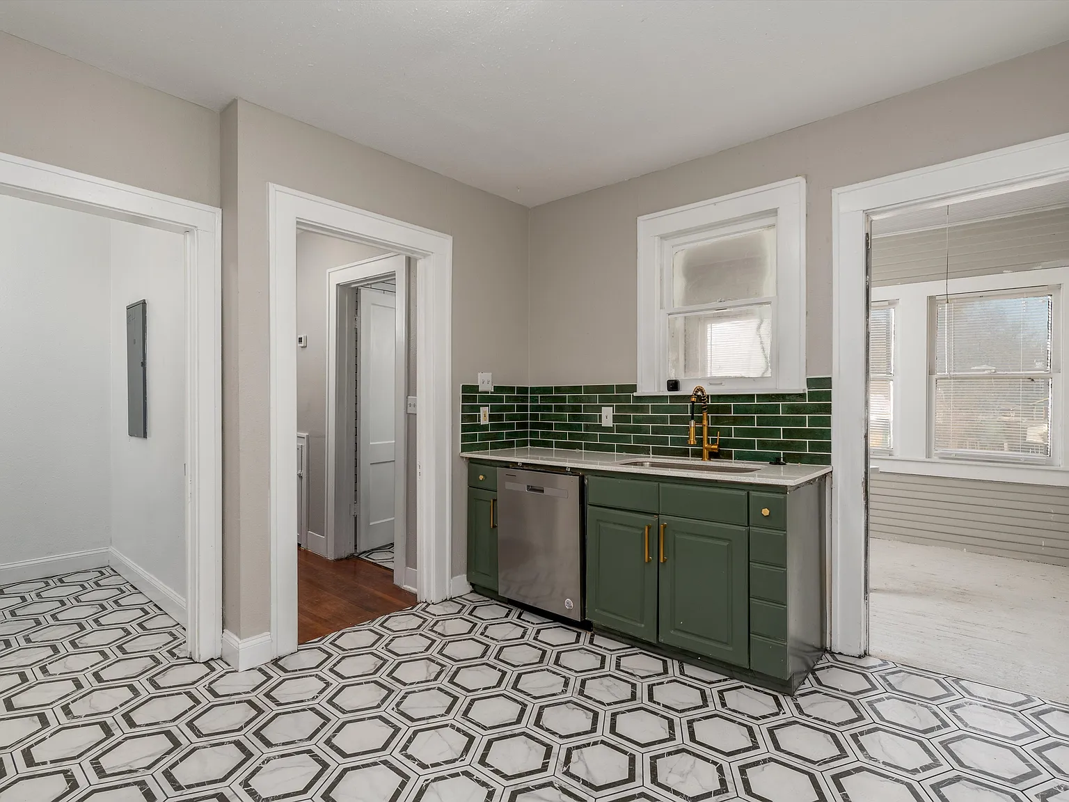 2 bed, 1052 sqft, $1,695 — Photo 2