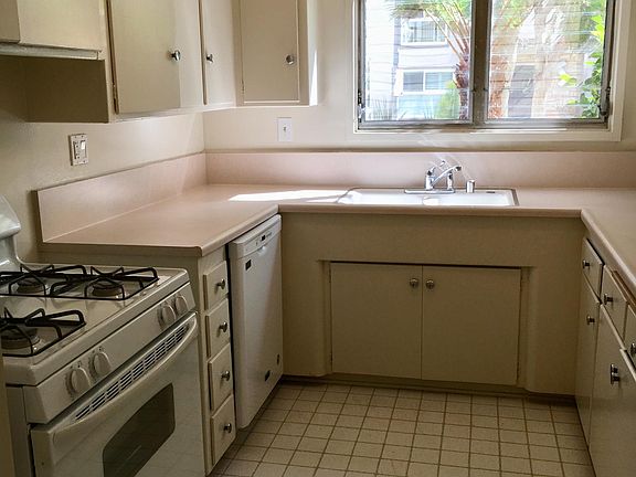 2nd image of 333 S Rexford Dr APT 1