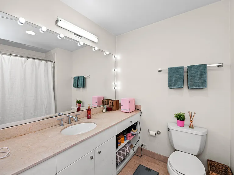 17 Otis St #307 — Photo 9
