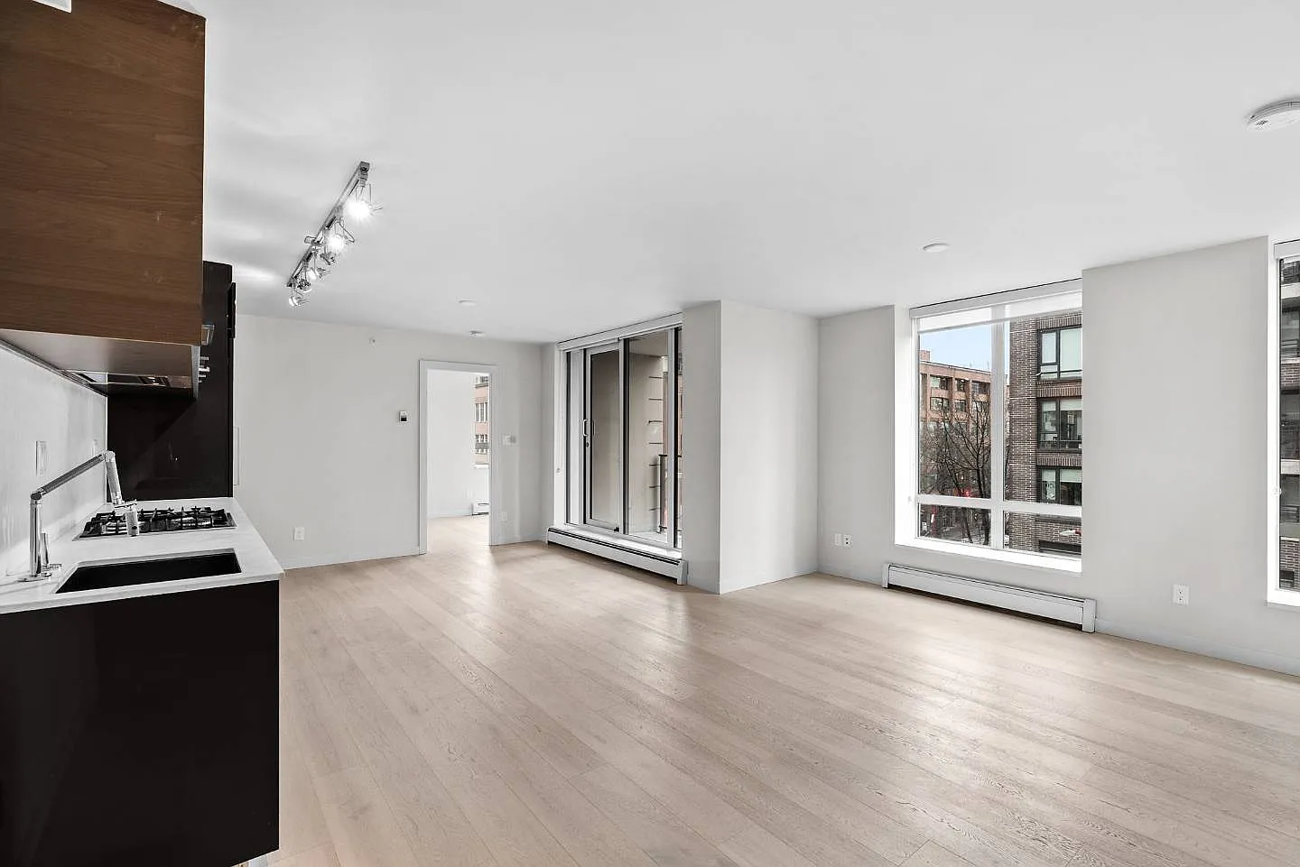 512-189 Keefer — Photo 2