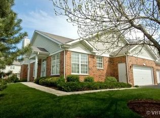 121 Chestnut Hills Cir, Burr Ridge, IL 60527