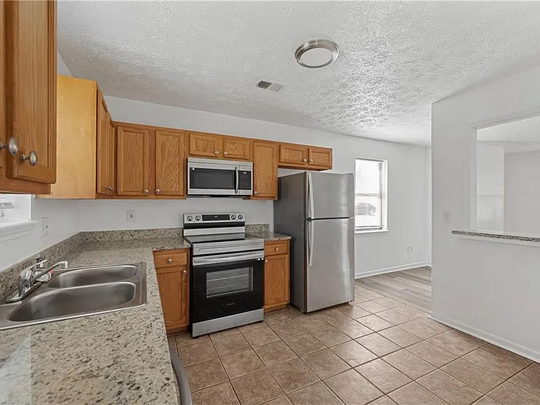 210 Tanglewood Ln #B — Photo 8