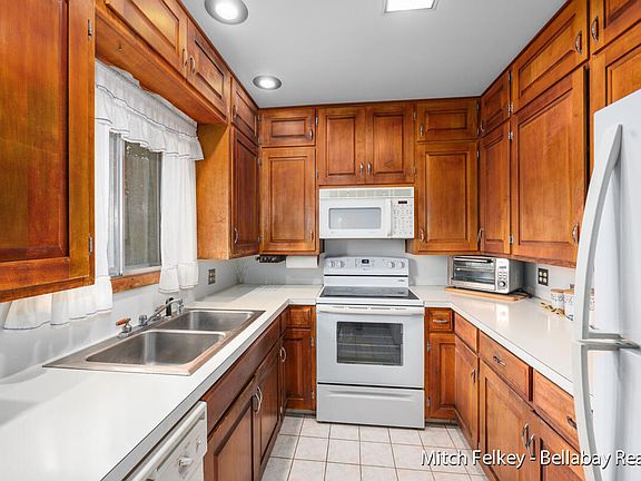 5th image of 4145 Bradford St NE