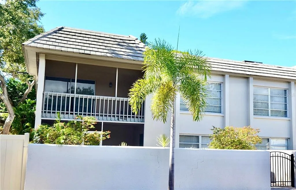 2 bed, 2.0 bath, 1122 sqft, $1,975 — Photo 1