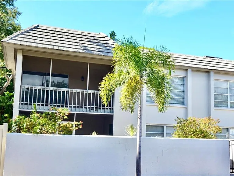3360 S Osprey Ave #201B — Photo 2