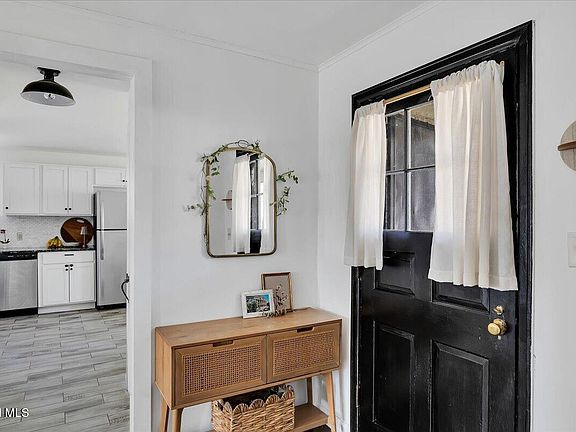 5th image of 124 Beacon Road