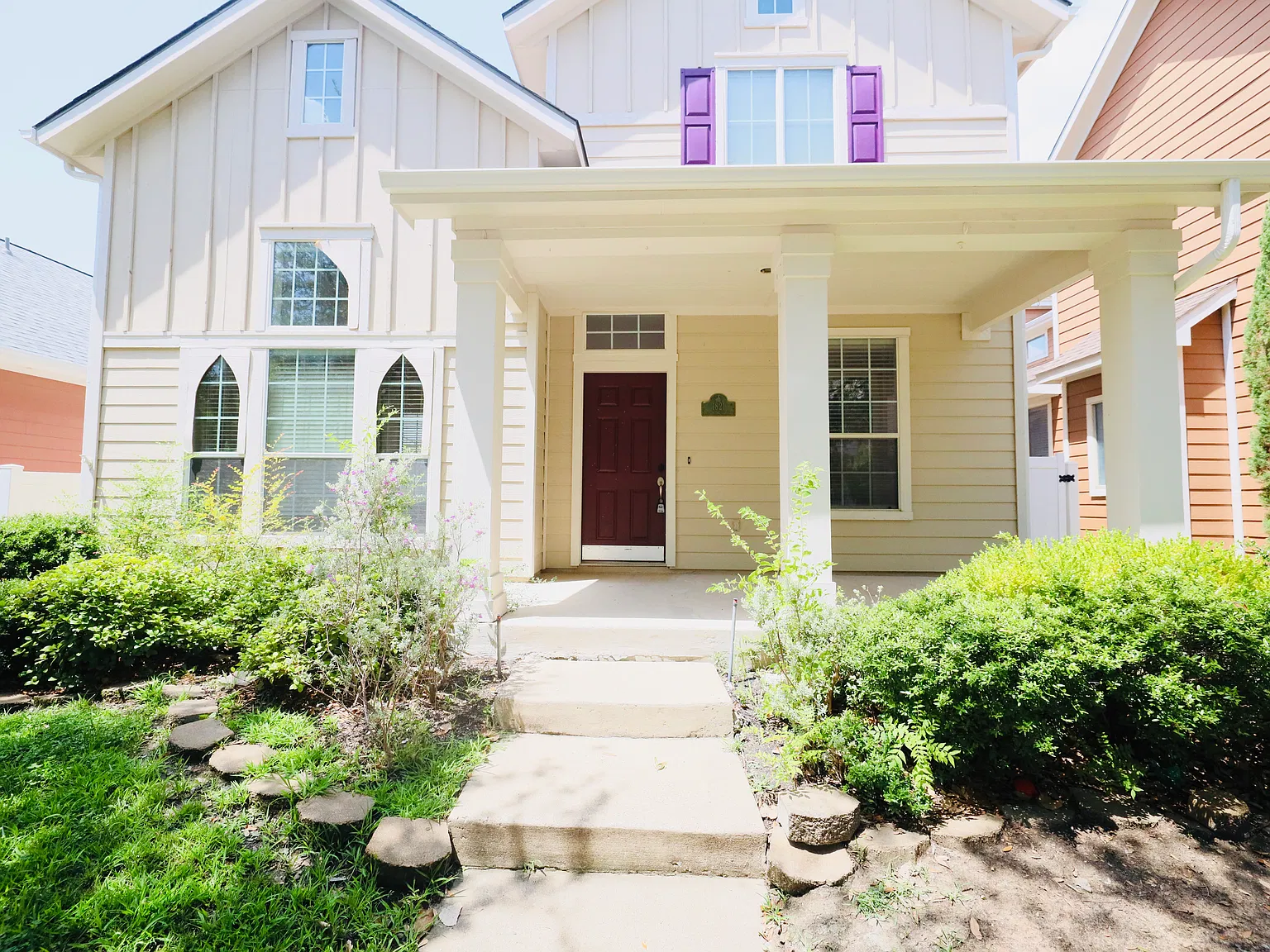 4 bed, 2.5 bath, 2420 sqft, $2,400 — Photo 3