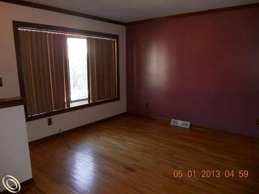 5th image of 7228 Luana Ave