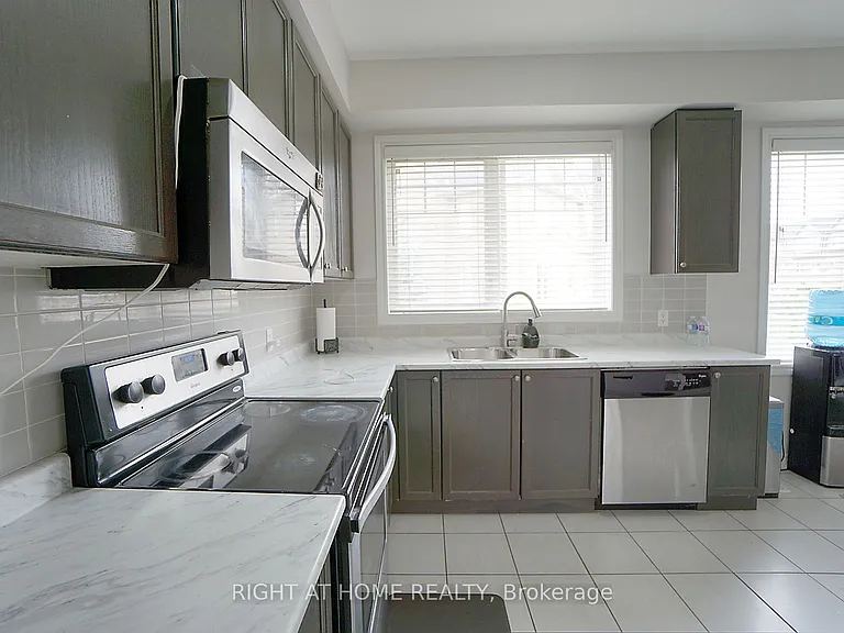 15 Magdalene Cres — Photo 17