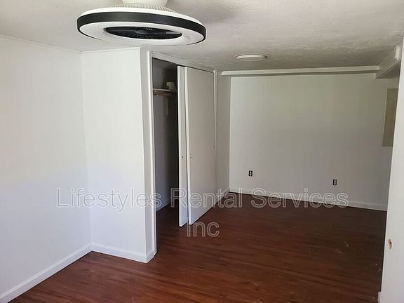 3rd image of 111A Cedar St