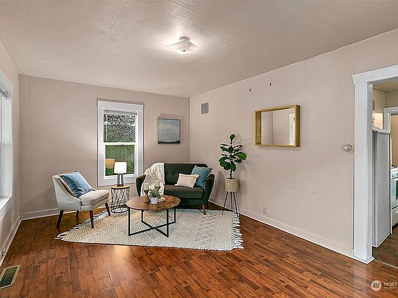 3rd image of 1116 N Cambrian Avenue
