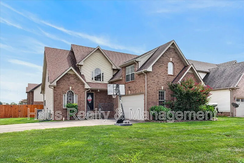 1484 Apache Way
