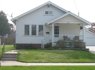 1040 N 12th St, Manitowoc, WI 54220