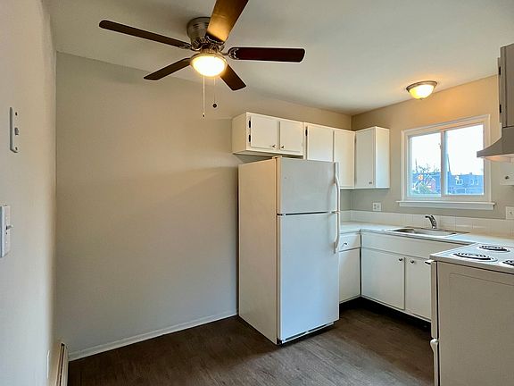 4th image of 1213 Sycamore St #106