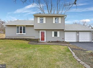 8 Revere Ct, Barnegat, NJ 08005