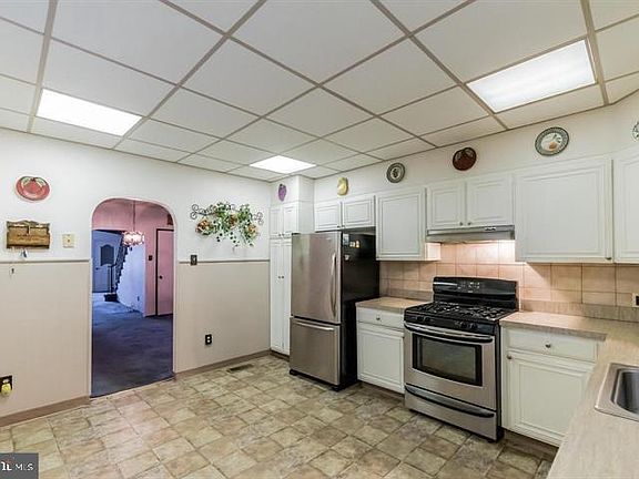 4th image of 2623 E Ontario St