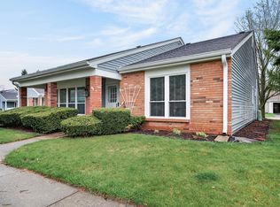 7225 Oxford Cir, Fox Lake, IL 60020