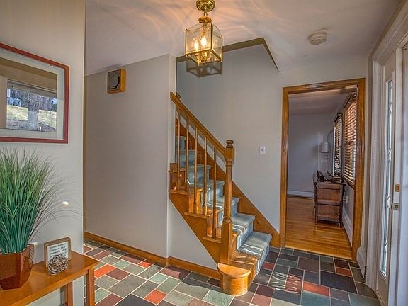3rd image of 16 Susan Dr