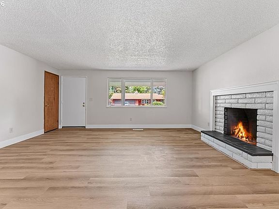 4th image of 3790 NE Meadow Ln