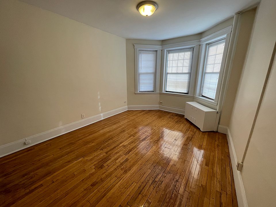 1st image of 33 Peterborough St #12