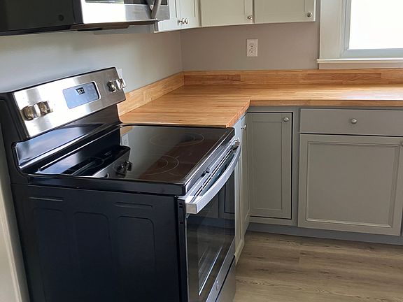 NEW KITCHEN, STOVE & MICROWAVE