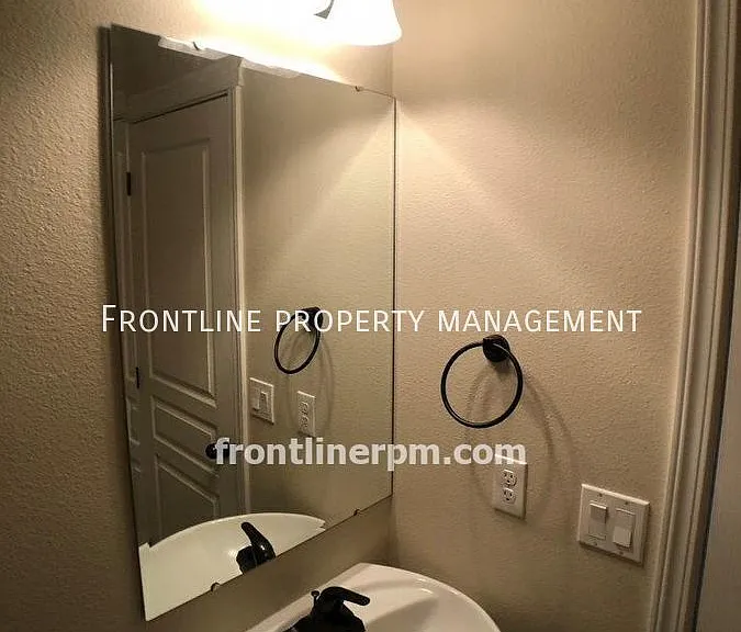572 S Blue Pine Ln — Photo 3