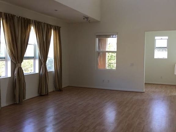 3rd image of 27221 Valderrama Dr