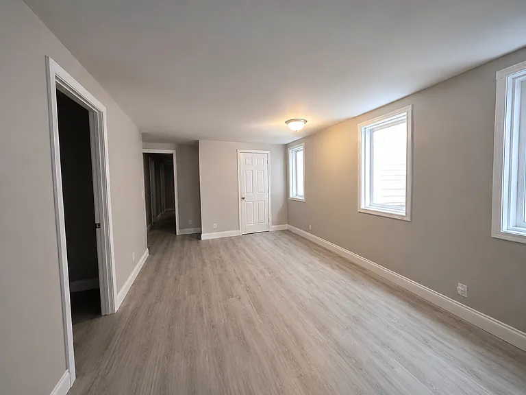 71 1/2 73 Walnut St #101 — Photo 15