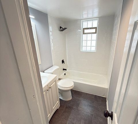 4th image of 261 E 200th St
