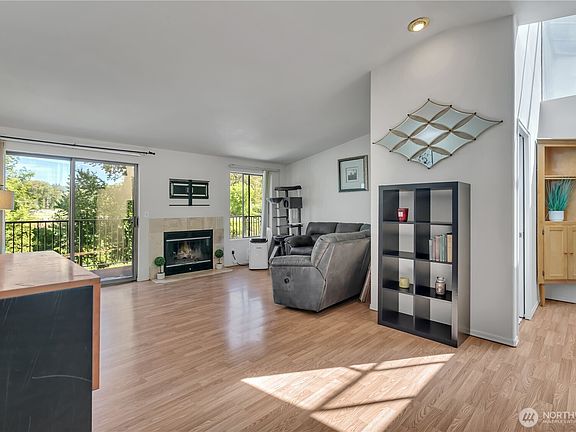 5th image of 1808 Maple Lane #79