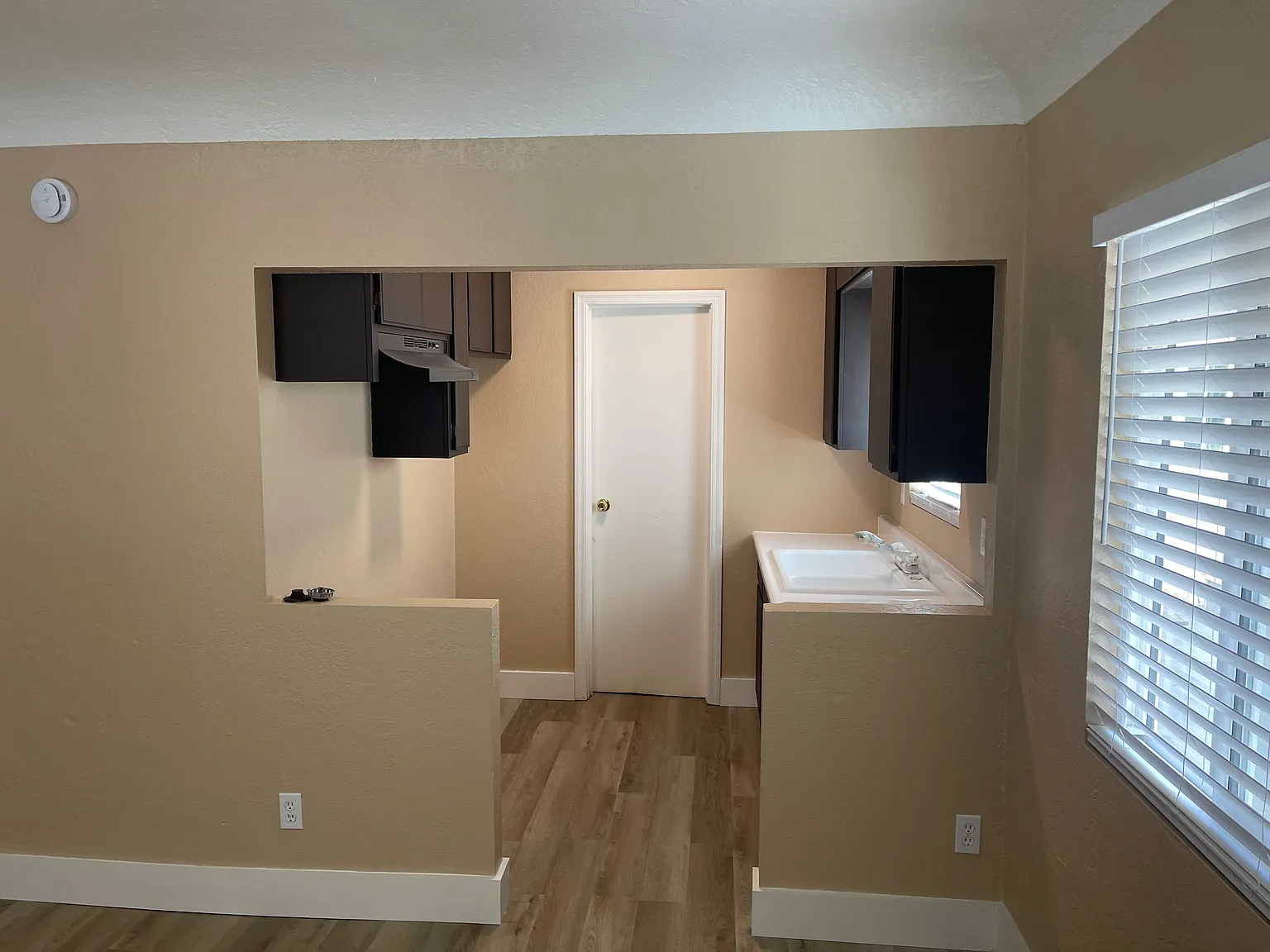 1 bed, 400 sqft, $1,950 — Photo 2