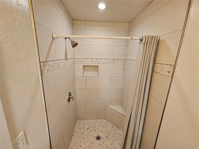 115 Holly Dr — Photo 11